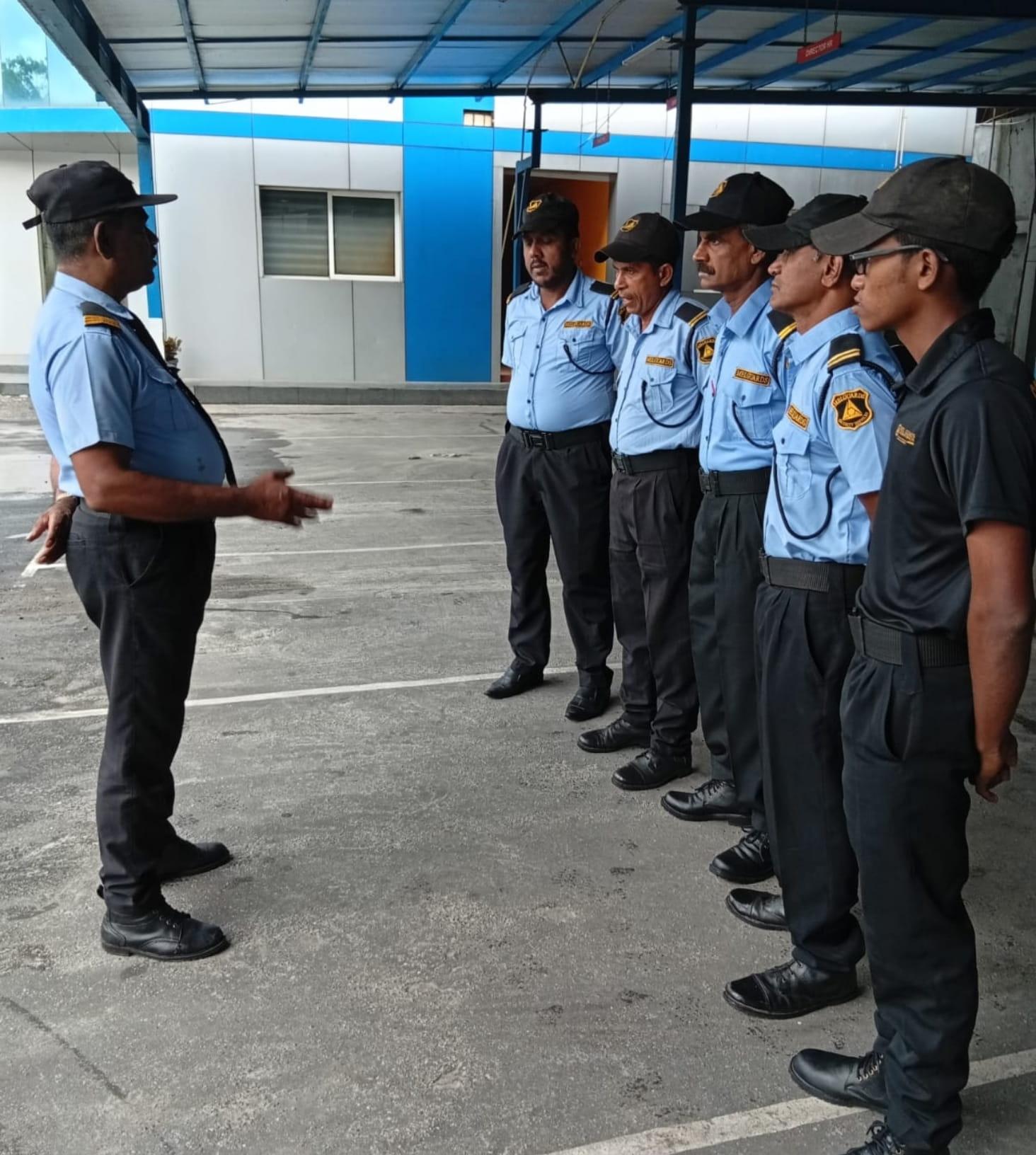 Personnel briefing session